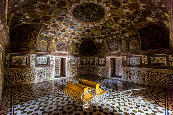 Cenotaphs at the Tomb of Itmad-ud-Daulah
