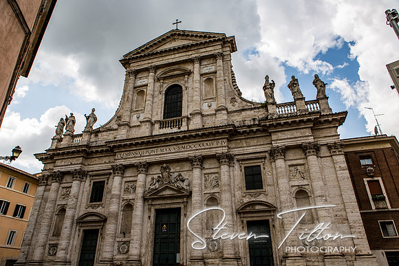 Various sights of interest walking  down the streets of Rome