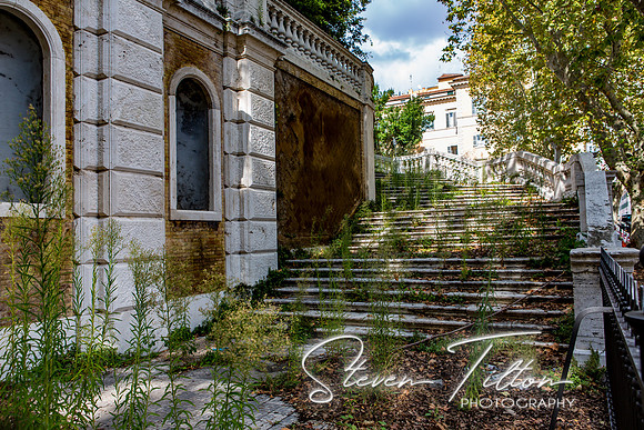 Various sights of interest walking  down the streets of Rome