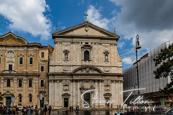 Various sights of interest walking  down the streets of Rome