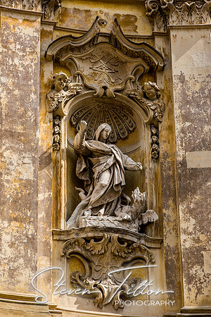 Various sights of interest walking  down the streets of Rome