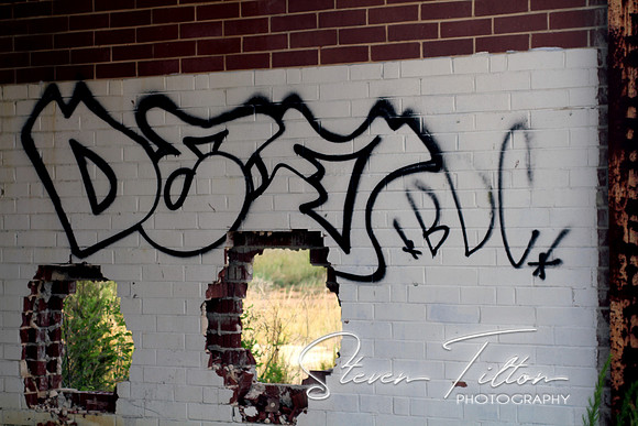 DEEJ